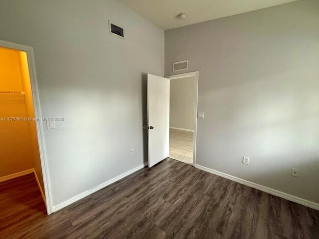 Building Photo - 2930 SE 13th Ave