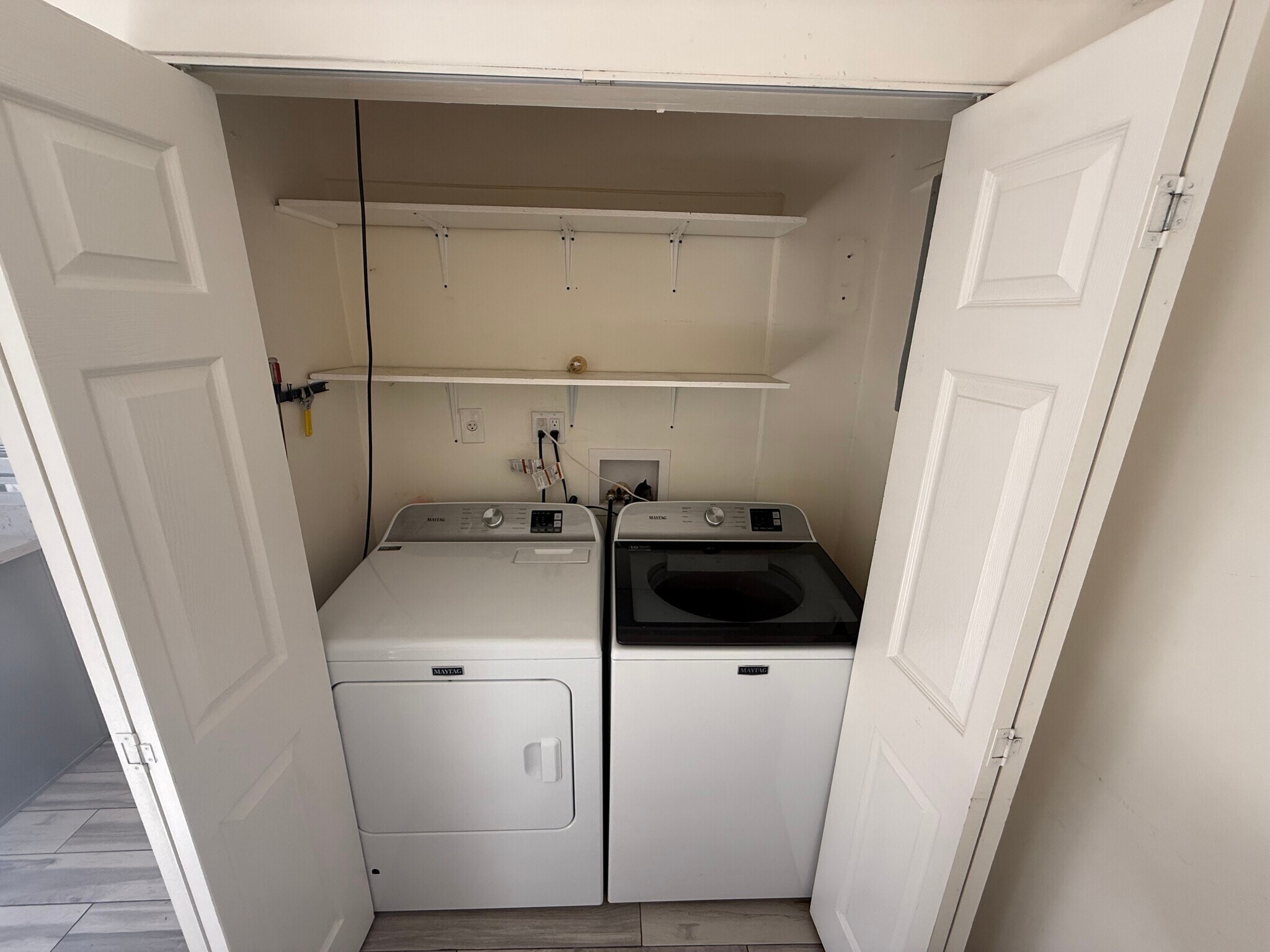 Building Photo - 396 N Mentor Ave