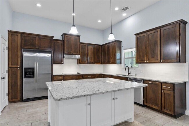 Building Photo - 127 Medlar Dr