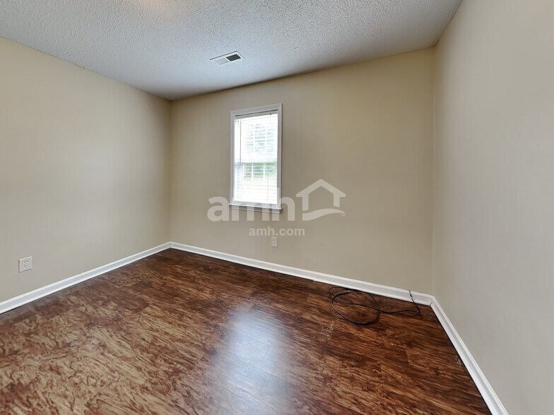 Building Photo - 301 Kingfisher Dr