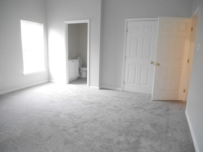 Building Photo - Spacious 2 Bedroom Condominium in Owings M...
