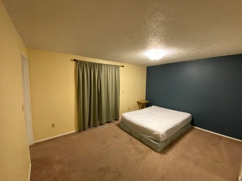 Building Photo - 12608 SE Cora St