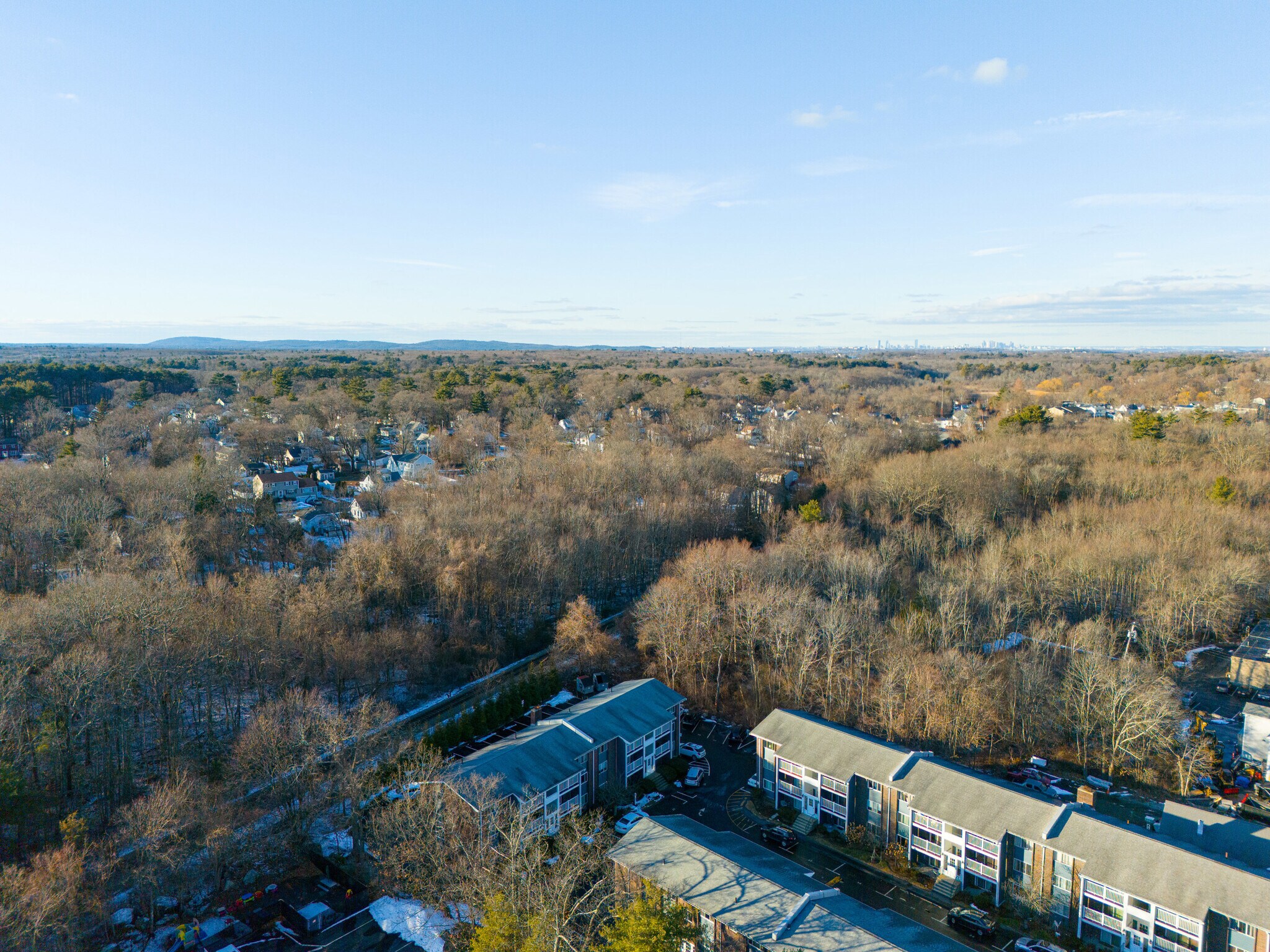 Building Photo - 10 Woodcrest Ct