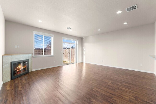 Building Photo - Luxury Townhome for Rent!!!