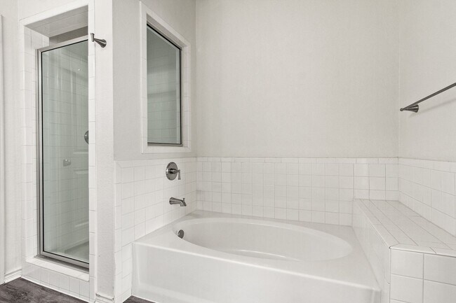 Building Photo - * MOVE IN SUMMER 07/03/2027 * 6 Bed 4 Bath Home, Walk to TCU Light Housekeeping Included