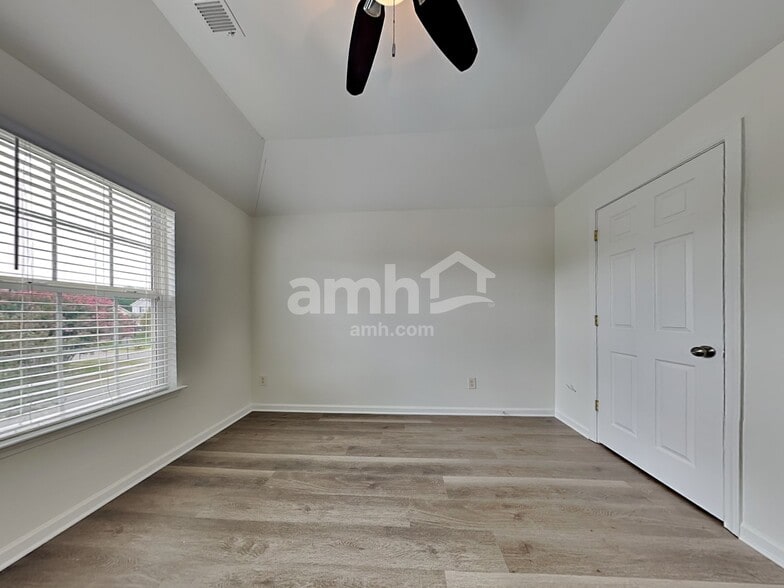 Building Photo - 5622 Falls Ridge Ln