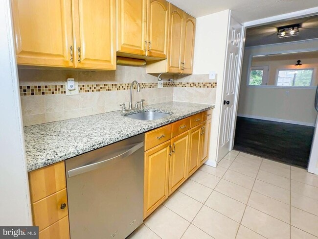 Building Photo - 673 Quail Dr
