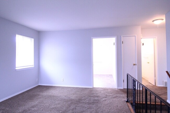 Building Photo - February FREE On This 2 Bedroom 1 Bath Duplex In Overland Park