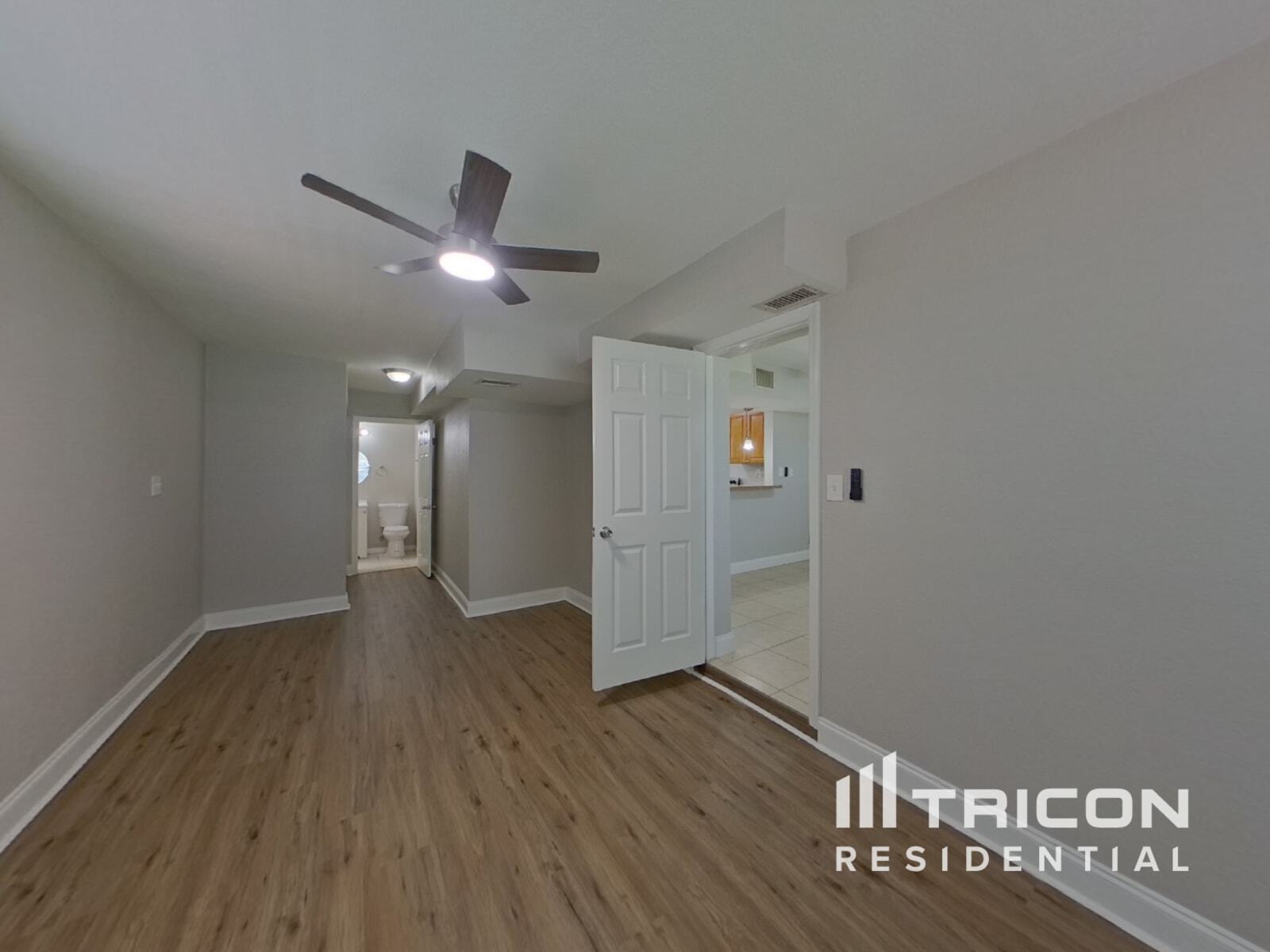 Building Photo - 5151 Flamingo Dr N