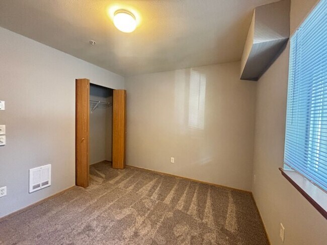 Building Photo - Your Home is Waiting!