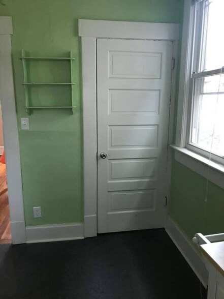 Building Photo - 141 W Northwood Ave