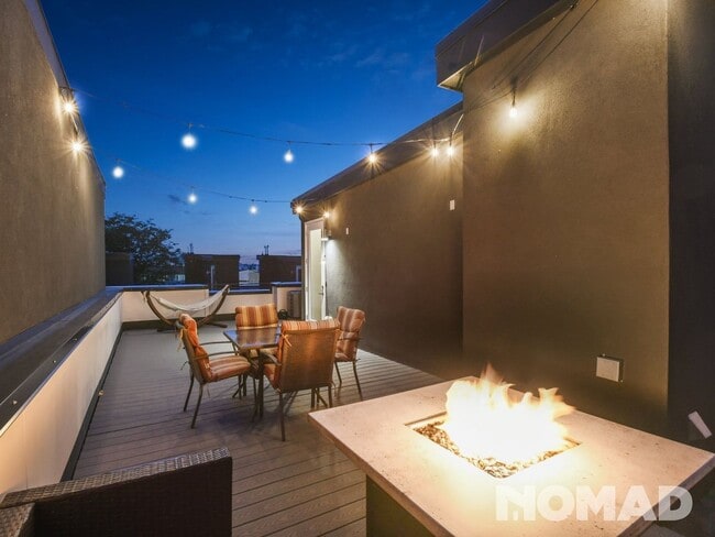 Building Photo - 3039 W 19th Ave