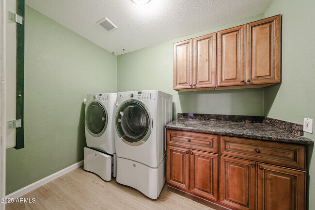 Building Photo - 6539 E Arbor Ave