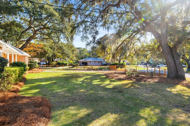 Building Photo - 1790 Wilshire Dr