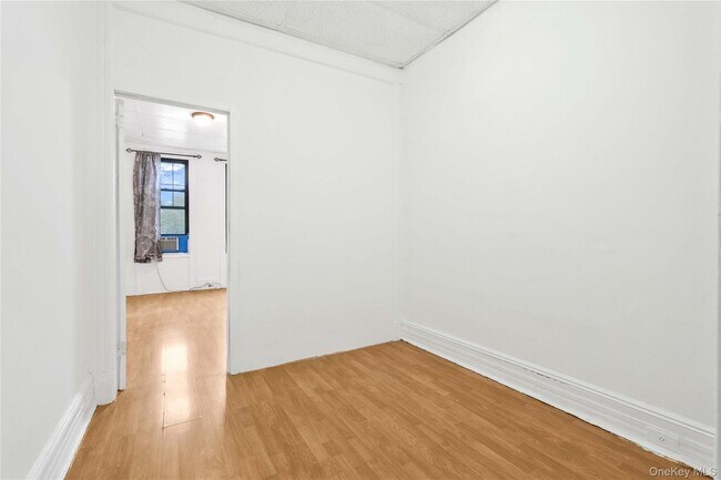 Building Photo - 71-48 69th Pl