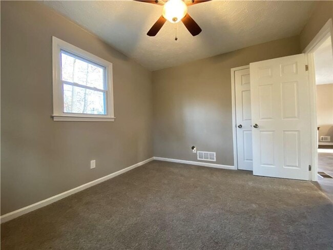 Building Photo - 2 Bed/1 bath single family home in Forsyth...