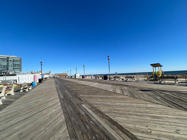 Building Photo - 1006 Summerfield Ave