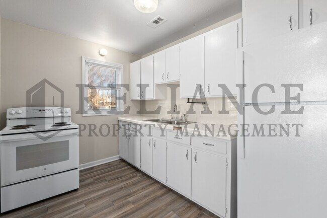 Building Photo - 224 Grover Ave