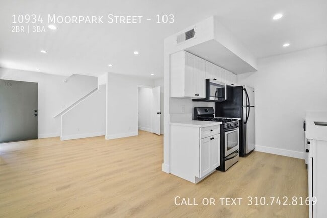 Primary Photo - 10934 Moorpark St