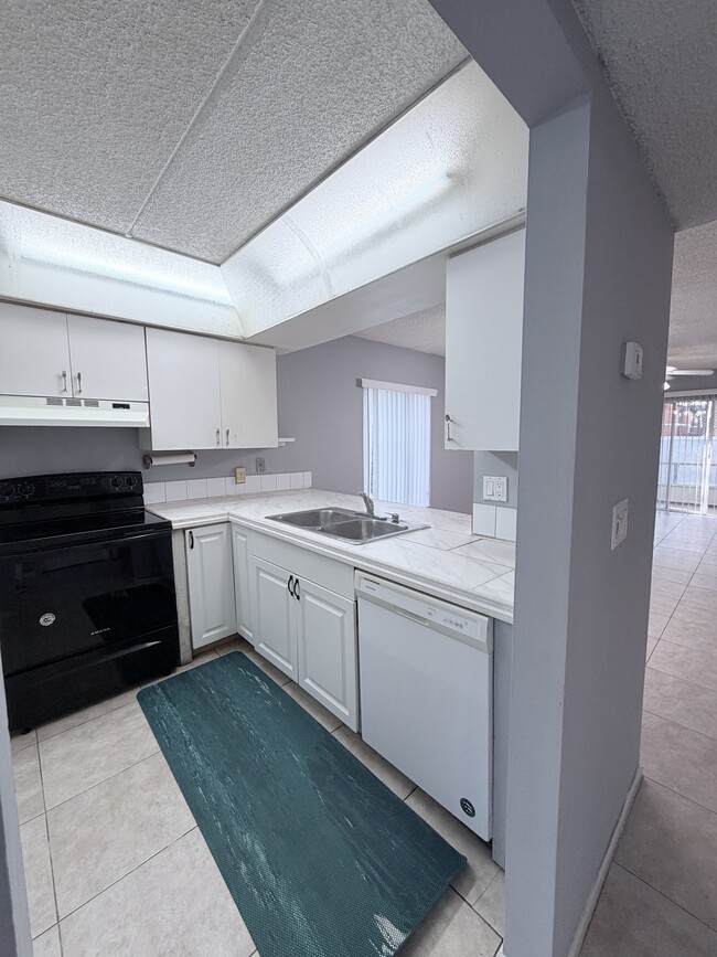 Building Photo - 5628 Blue Shadows Ct