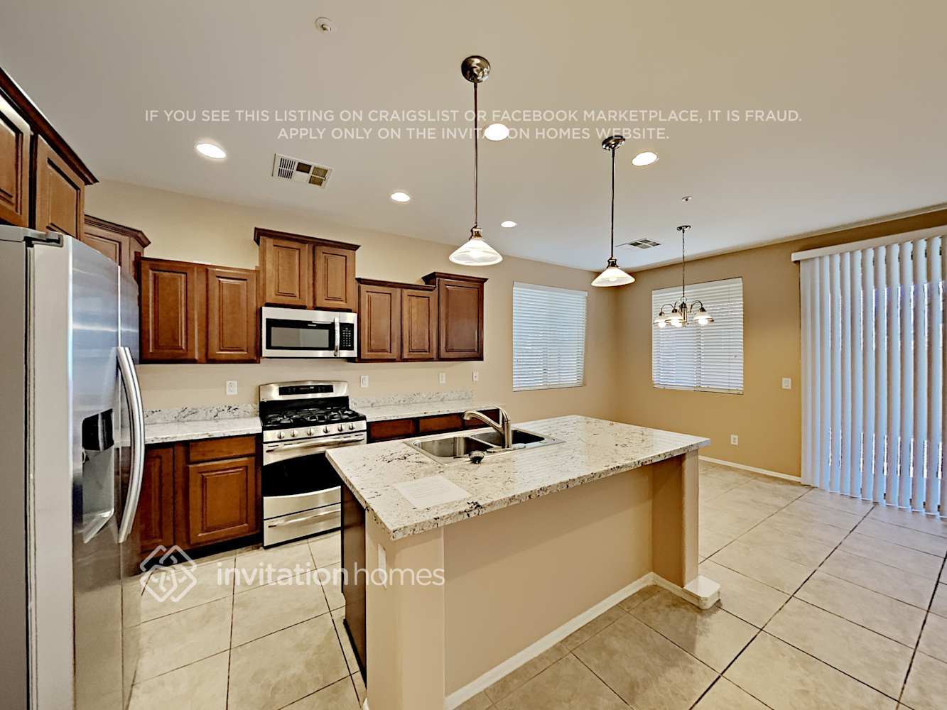 Building Photo - 3243 E Meadowview Dr
