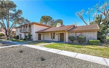 Building Photo - 3045 Pinehurst Dr