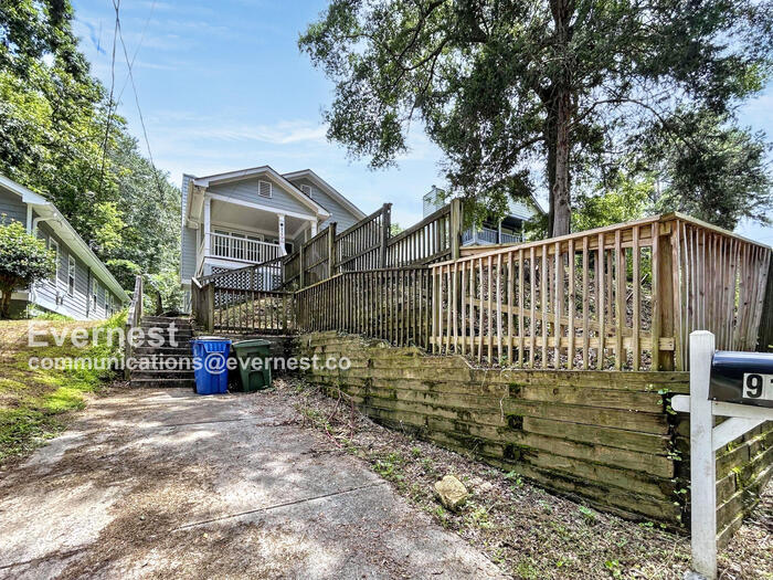 Building Photo - 915 Ridge Ave NW