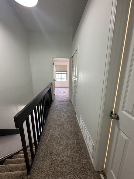 Building Photo - 336 S Memphis Way