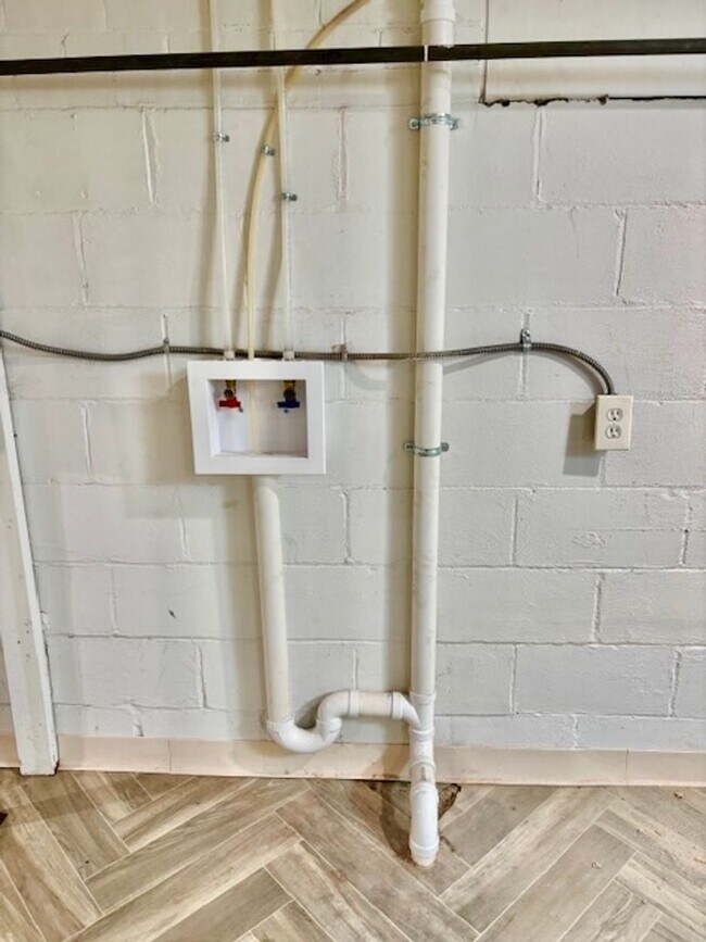 Building Photo - 750 E Delaware St