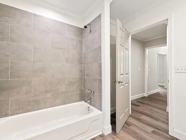 Building Photo - 1409 Robert Ln