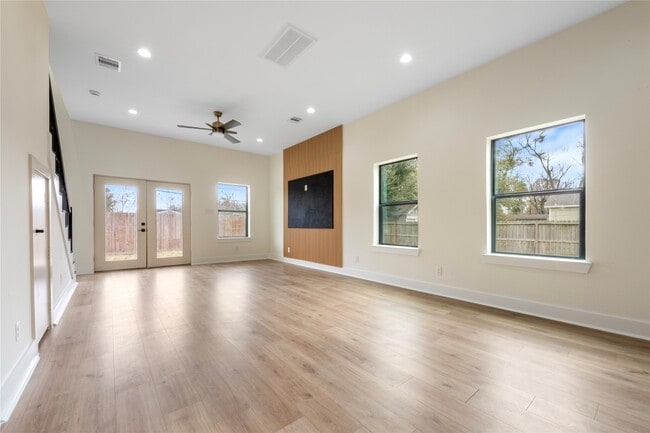 Building Photo - 1113 Danube St