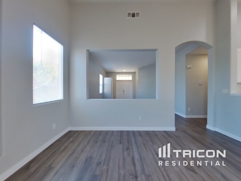 Building Photo - 27152 Myles Ct