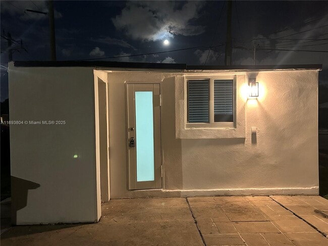 Building Photo - 290 NW 45th Ave