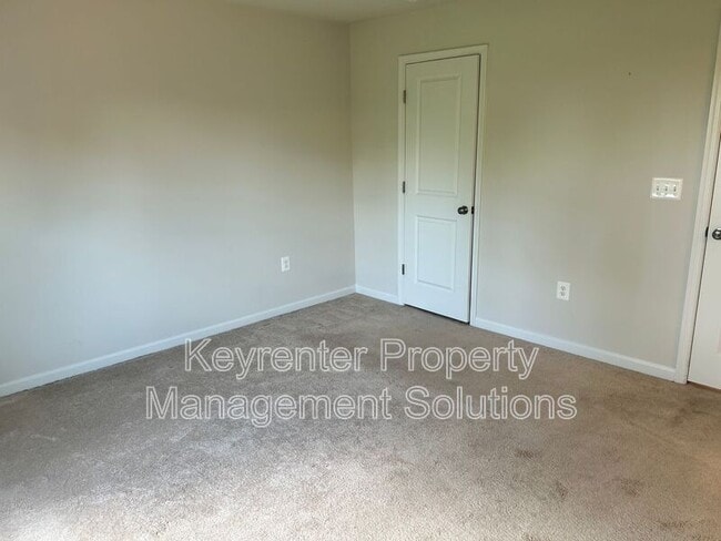 Building Photo - 213 Willowshire Ct