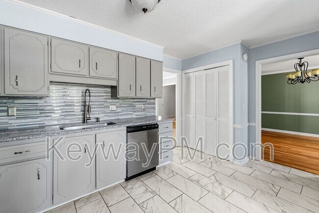 Building Photo - 792 Greenwood Dr