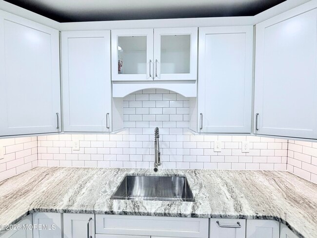 Building Photo - 7 Longfellow Ct