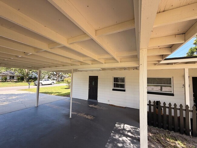 Building Photo - Modern Updated 3/2 in Winter Park Estates