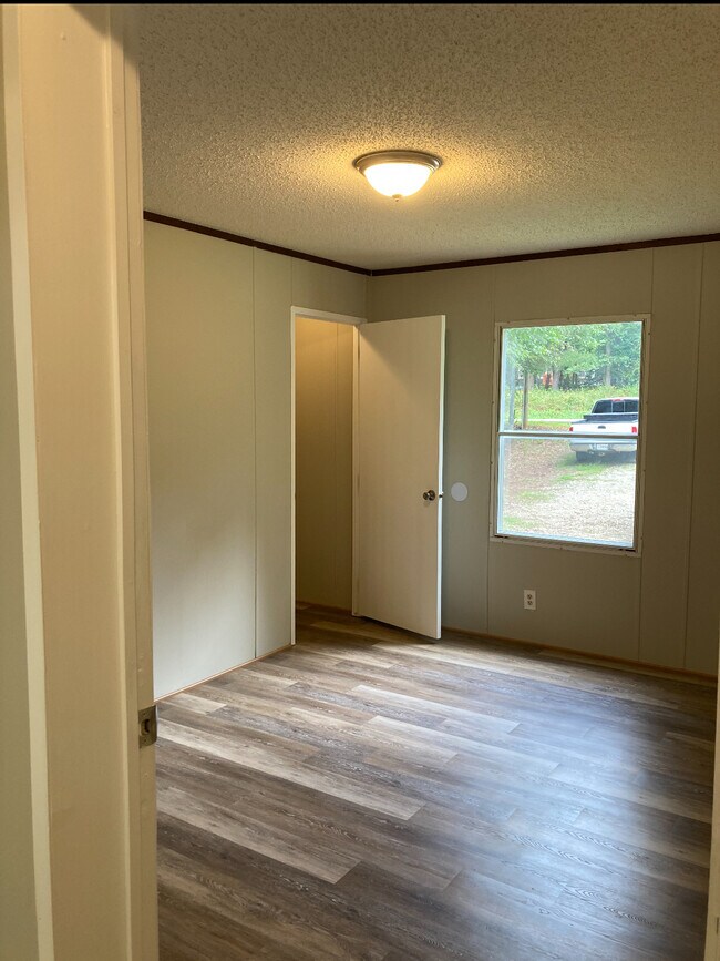 Building Photo - 408 Marlena Ave