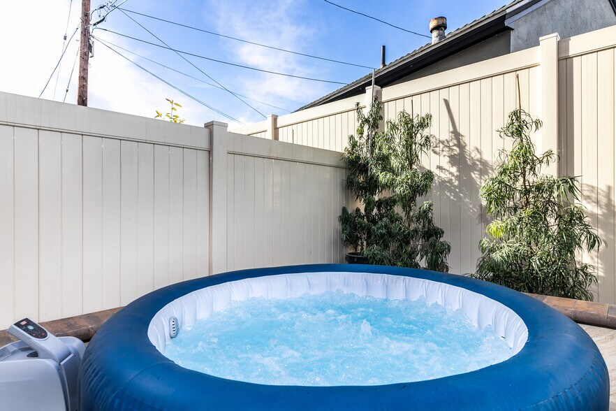 Hot tub 1 - 577 Daniel Freeman Cir
