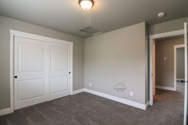 Building Photo - 4380 S Anderson Pl