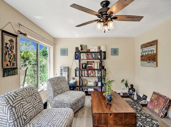 Building Photo - 2099 NE 4th Ct