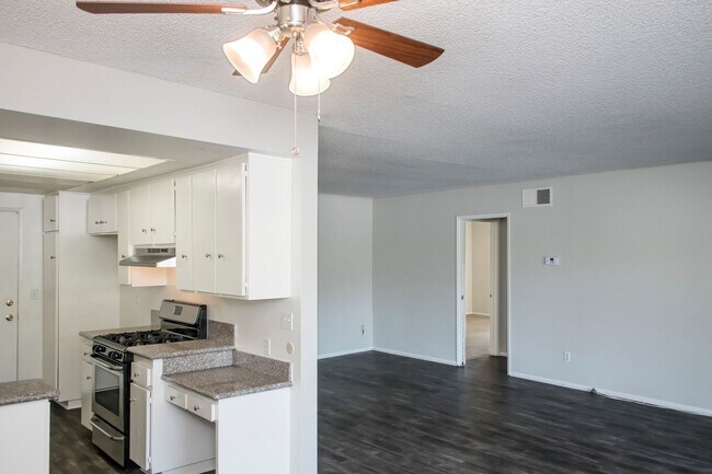 Building Photo - 285 California Blvd