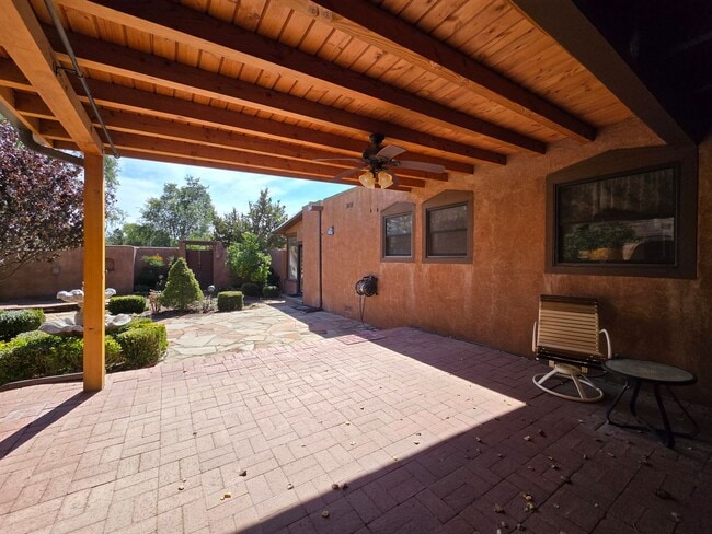 Building Photo - 112 Calle Palomita