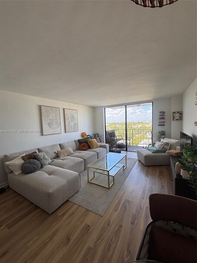 Building Photo - 2350 NE 135th St