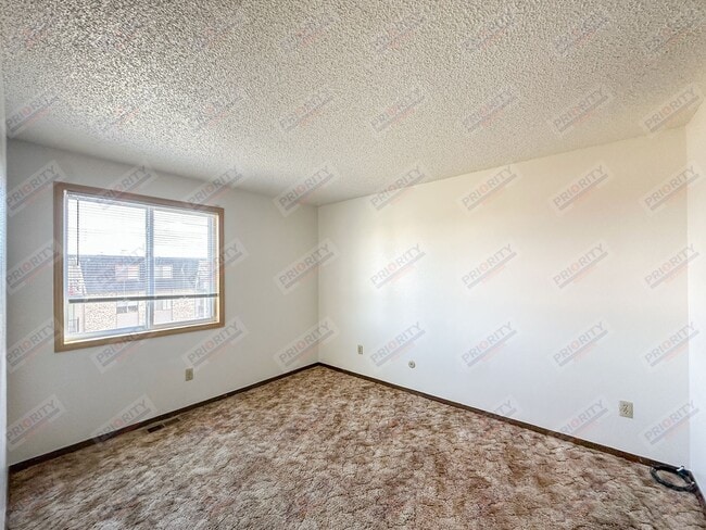 Building Photo - 802 Greenway Dr