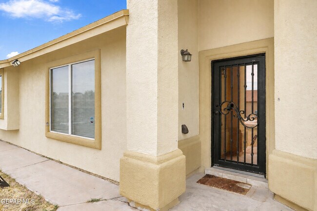 Building Photo - 11412 Flor Veronica Dr