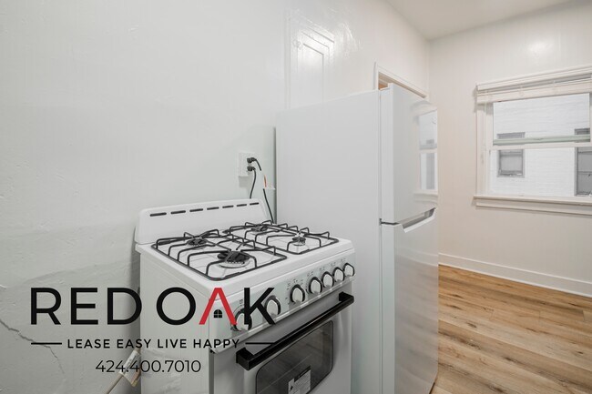 Building Photo - 454 S Catalina St