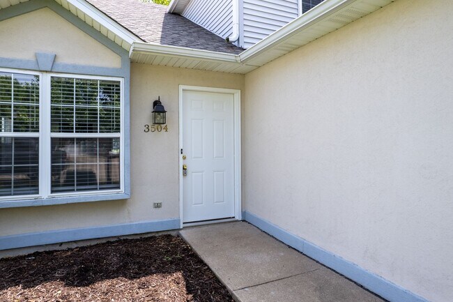 Building Photo - 3504-3506 Delmar Ct.