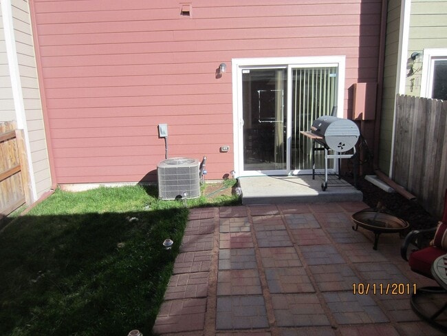 Building Photo - $1768 | 3BR/2.5BA | Beautiful townhome on ...