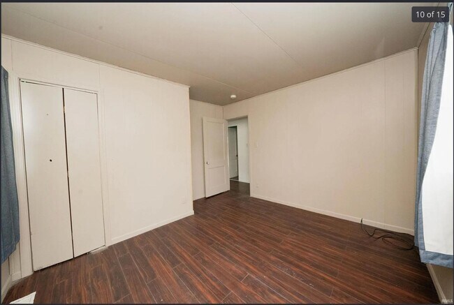 Building Photo - 221 S Kenmore St